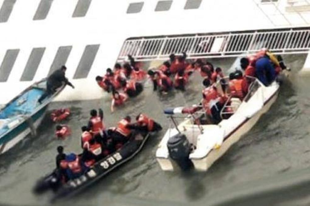 Allanan una secta religiosa en busca del due�o del ferry surcoreano