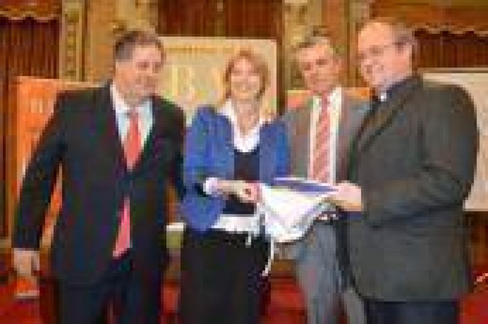 Caritas La Plata recibi� la distinci�n 