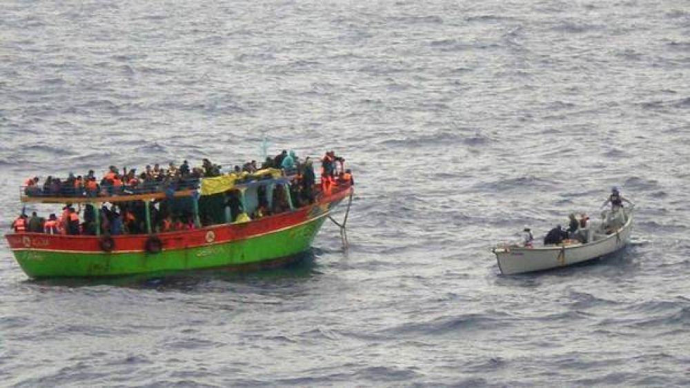 La Marina italiana rescata a 130 chicos del mar