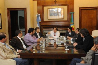 Ministros de Scioli le marcan la cancha al nuevo intendente renovador de Magdalena