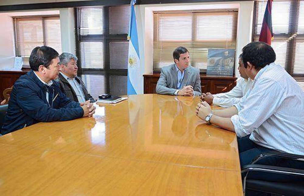 Gobierno articula medios y recursos para garantizar abastecimiento de alimentos y combustible a Los Toldos