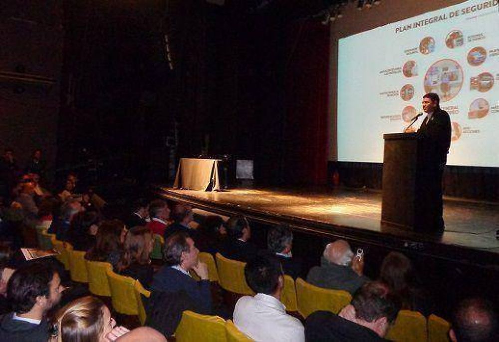 Jorge Macri anunci� instalaci�n de postas policiales en Vicente L�pez