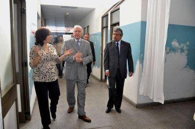 Salud: Jenefes comprometi� ayuda al hospital de Alto Comedero