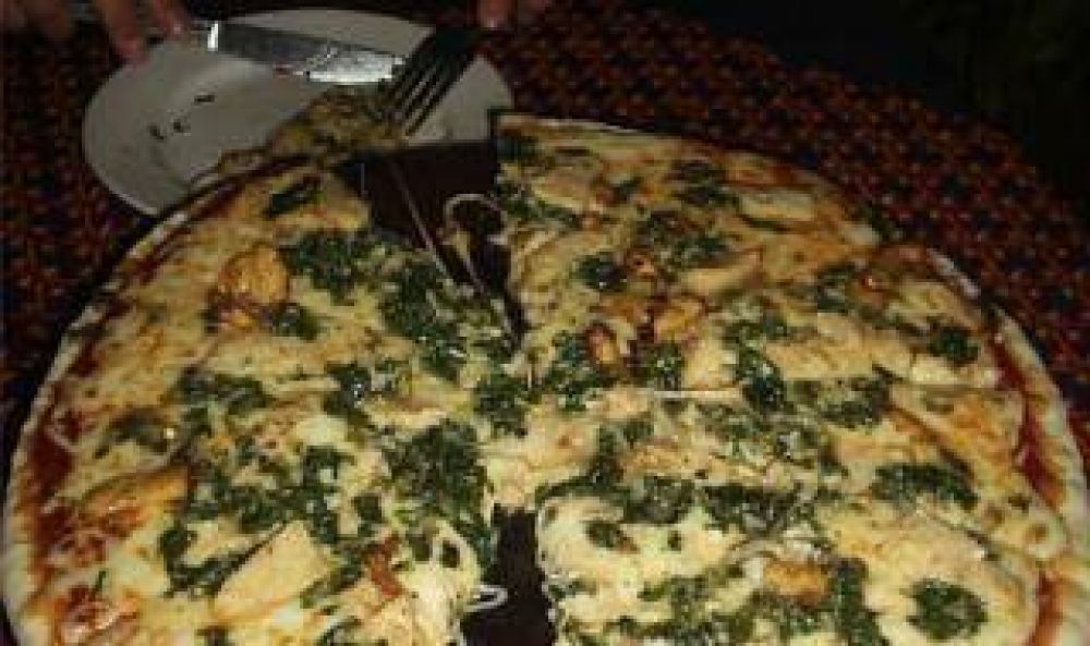 Tres detenidos en una pizzer�a de Lan�s: Ped�an una 