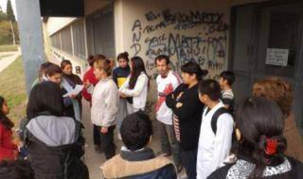Florencio Varela: Entraron armados a la Escuela para matar a un alumno
