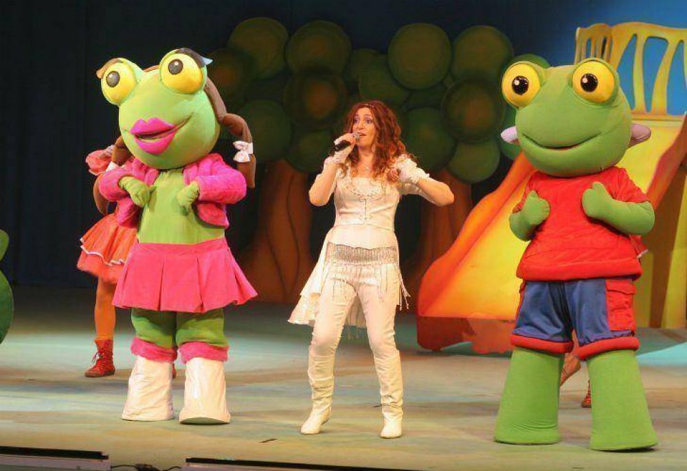 Procesan a la cantante Adriana por presunta estafa