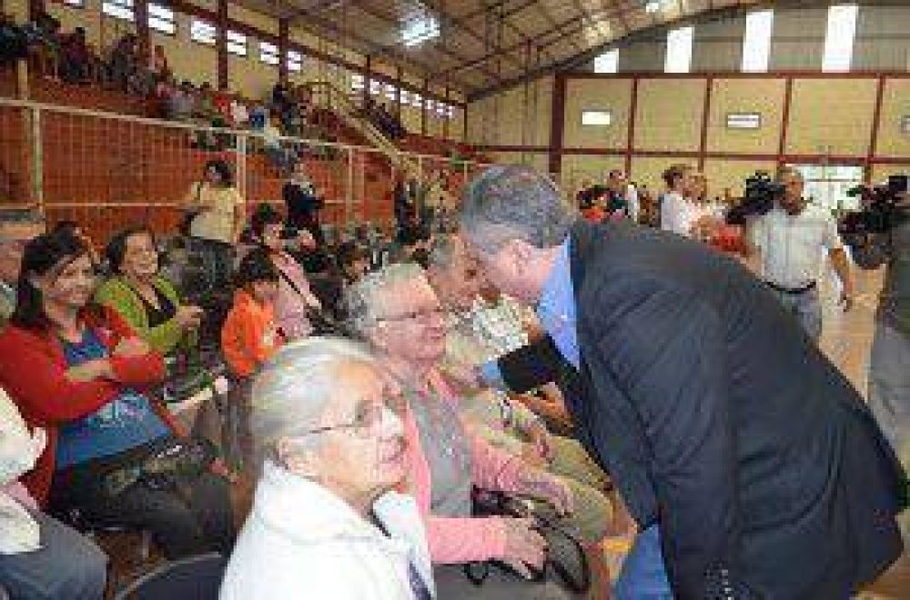 Passalacqua presidi� el acto conmemorativo por los 88 a�os de la fundaci�n de Caraguatay