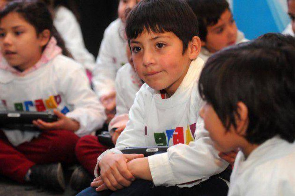 El gobernador Poggi desarroll� actividades en El Trapiche