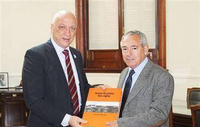 Barletta asume como presidente de la UCR