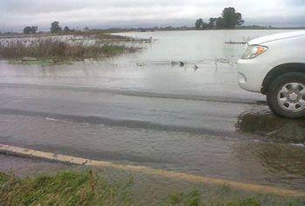 Corte de la ruta N� 32 entre Manuel Ocampo y El Socorro por el agua