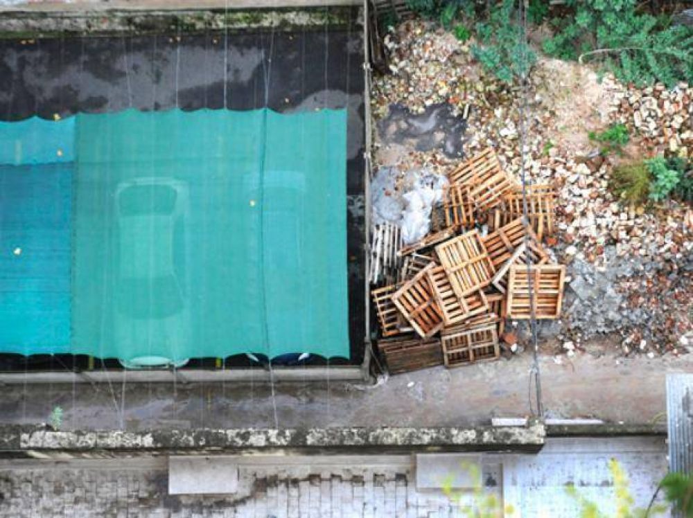 Vecinos de Oro�o al 700 denuncian la construcci�n de un edificio en el centro de manzana