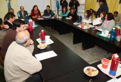 El gobierno ofreci� a los docentes adelantar un mes la �ltima cuota del aumento