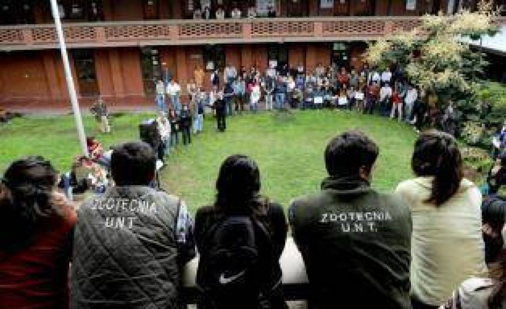 La gesti�n de Cerisola se cierra con un paro docente por tiempo indefinido