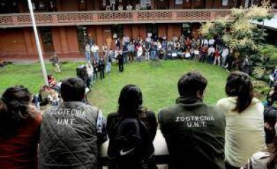 La gesti�n de Cerisola se cierra con un paro docente por tiempo indefinido