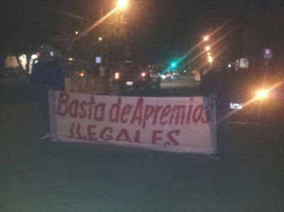 Familiares reclaman por apremios Ilegales frente a comisar�as