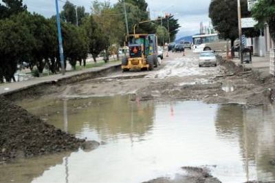 Vecinos denuncian que hace 45 d�as est� parada una obra en avenida Rivadavia