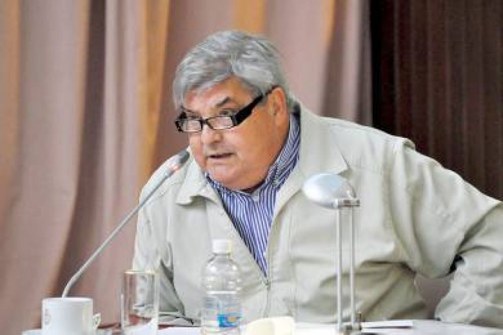 Karamarco se enoj� con Albaini y sali� a defender a Buzzi