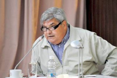 Karamarco se enoj� con Albaini y sali� a defender a Buzzi