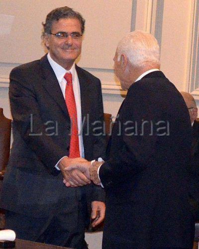 De Santiba�es es miembro de la Academia Nacional de Medicina