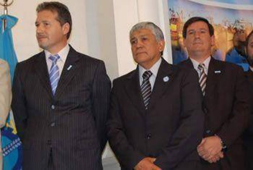 Das Buzzi: y un d�a volvi� Taito y Curril�n