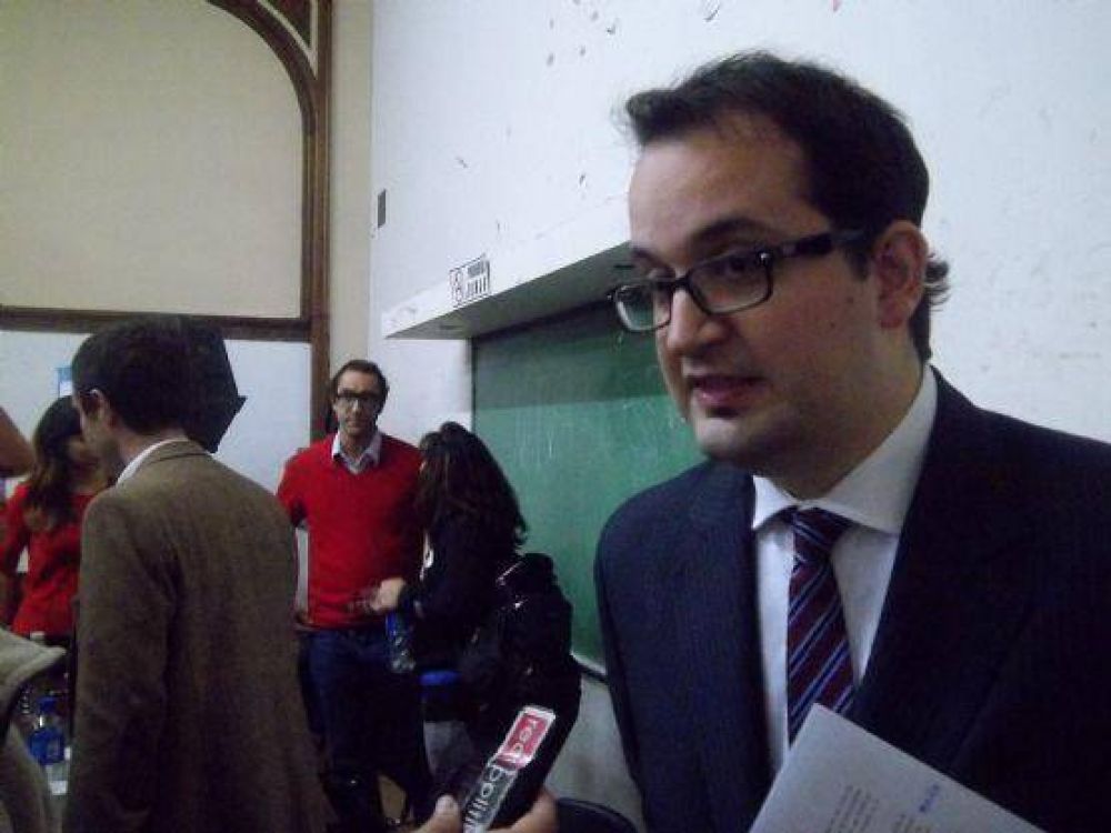 Ricardo Carl�s, sobre la actividad del Frente Renovador: �No sabemos para qu� est�n juntando firmas�