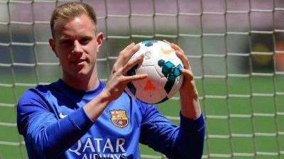 Barcelona present a su primer refuerzo en el Camp Nou