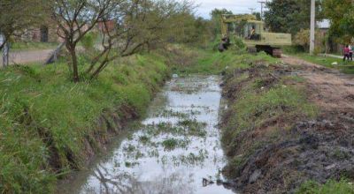 La comuna limpia el canal Quijano