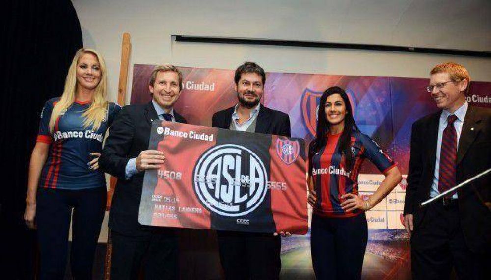 Banco Ciudad present� la tarjeta de cr�dito para hinchas �cuervos�