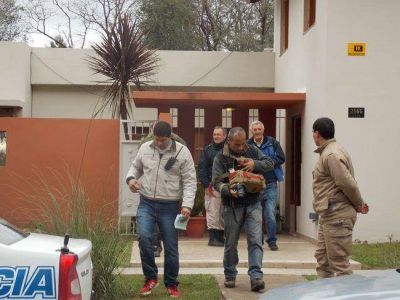 Allanaron la casa de Ros en Villa Martita: la Polic�a secuestr� armas y documentaci�n