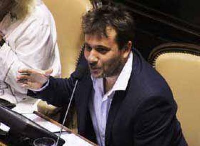El Diputado bonaerense Hern�n Doval present� en la Legislatura un proyecto que busca fortalecer a las asociaciones civiles
