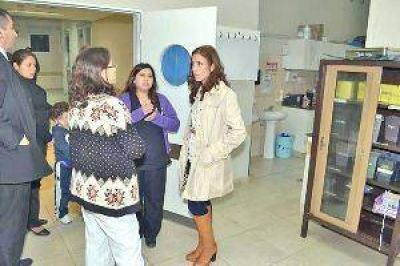 La gobernadora anunci� un plan de obras y visit� de sorpresa el Hospital Regional