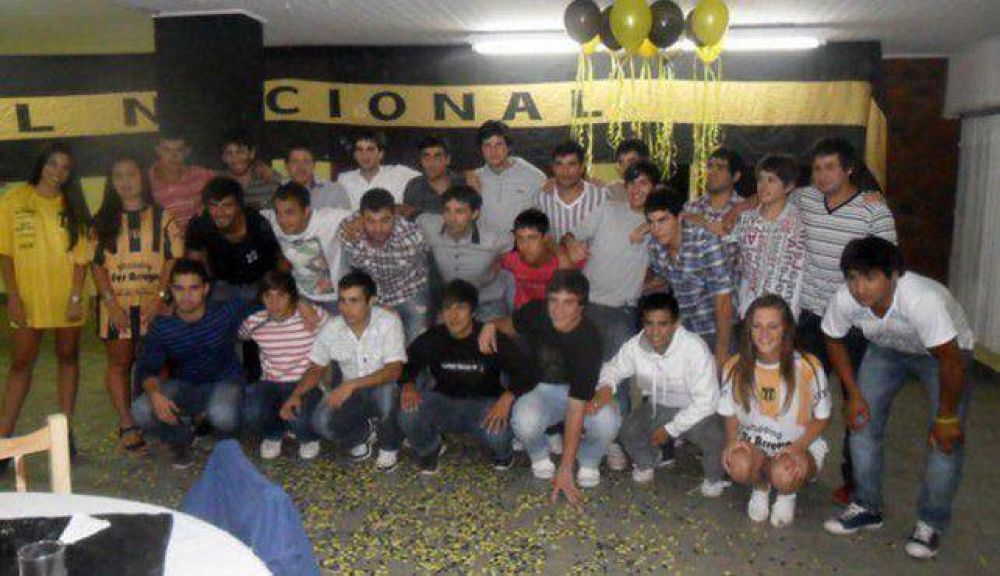 Da�os y pintadas en la sede del Club El Nacional