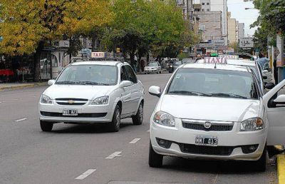 Tratar�n un aumento del 28% en el servicio de taxis
