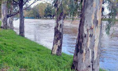 Las aguas del Arroyo siguen sin bajar y no cesa la preocupaci�n de los vecinos