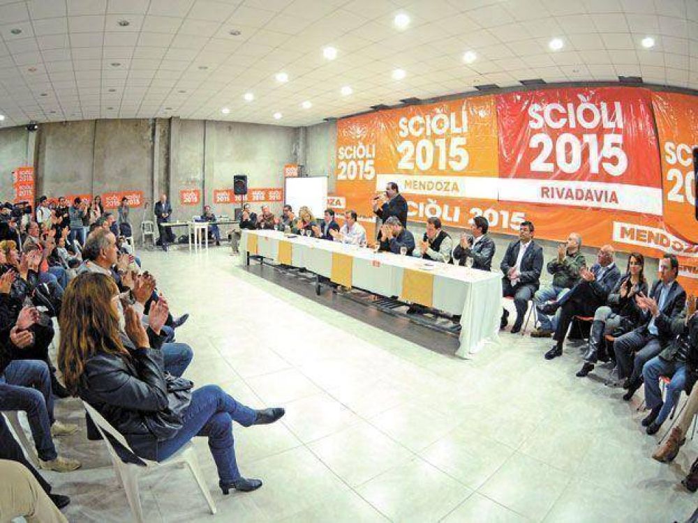 La onda naranja del sciolismo recorre toda Mendoza