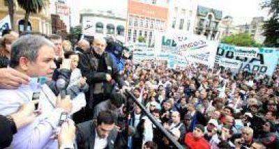 Ante m�s de 10 mil personas en la Plaza, Palazzo anunci� paro nacional bancario el 29 de mayo: �Queremos la cabeza del que orden� tirar a matar�