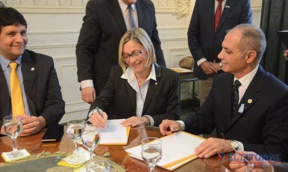Convenio entre el STJ y la Unne para abrir el doctorado de Derecho