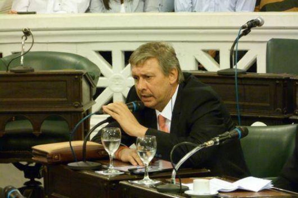 El diputado Jos� Vassel, molesto con el periodismo
