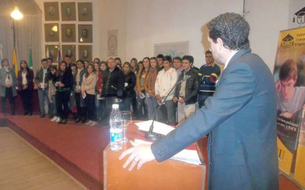 M�s de 170 ingresantes recibieron sus libreta