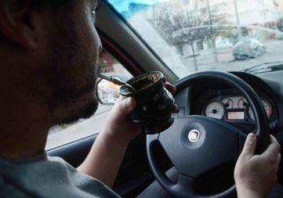 Seguridad vial: rechazan prohibici�n a tomar mate 