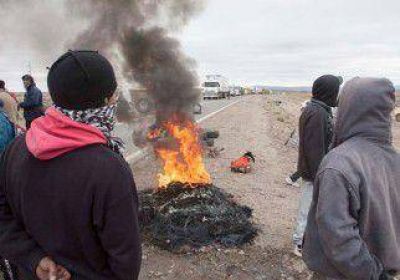 Caos en la Ruta 22 por corte de desocupados de Zapala 