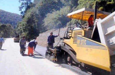 Asfaltan el �ltimo tramo de la ruta de los 7 lagos y esperan terminarla para el pr�ximo verano