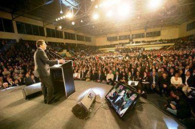 Sergio Massa present� en Hurlingham las m�s de 2 millones de firmas contra la reforma del C�digo Penal 