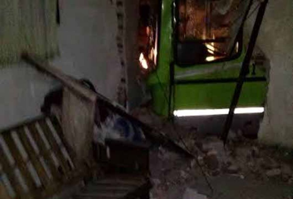 Persecuci�n y robo de un colectivo