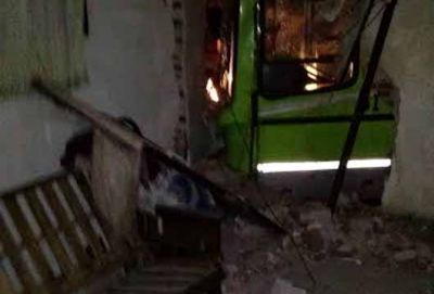 Persecuci�n y robo de un colectivo