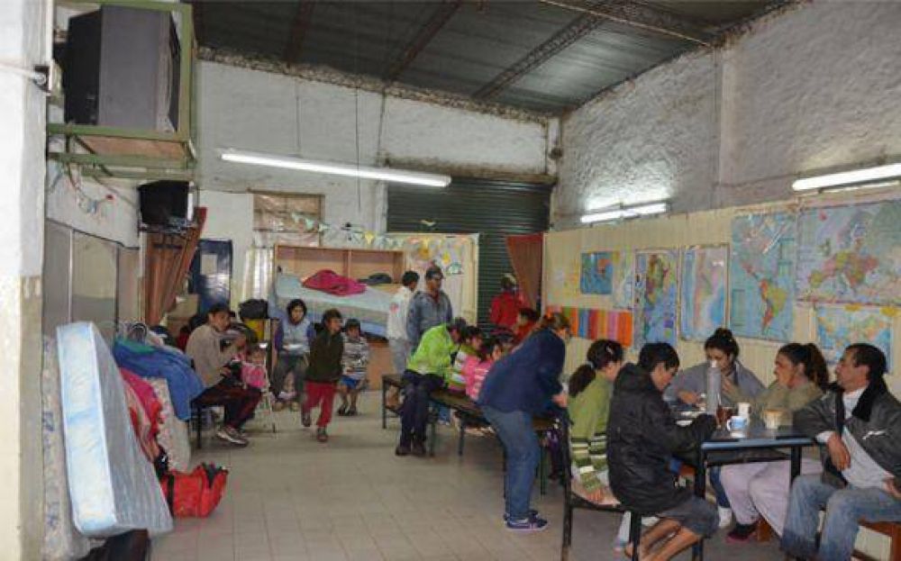 Crece el n�mero de evacuados en Pilar por la crecida del R�o Luj�n y ya hay 500 afectados
