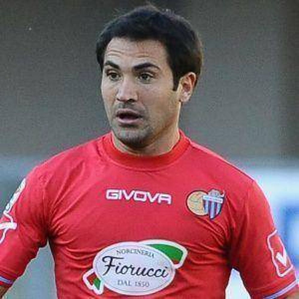 Se puso firme, y tambi�n pidi� a Fito Rinaudo