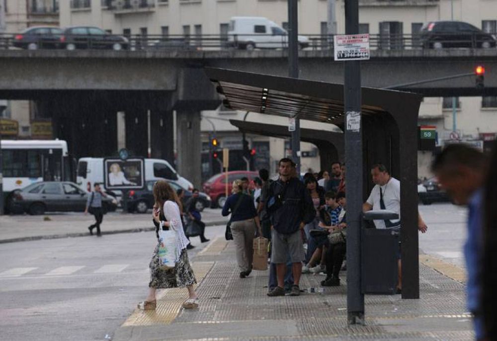 La UTA amenaza con un paro nacional de colectivos y micros