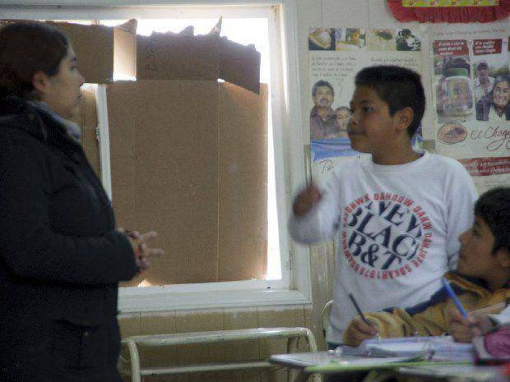 Escuela, sin vidrios hace varios meses