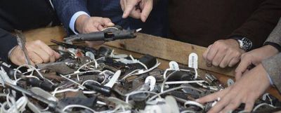 M�s de un centenar de salte�os entregaron sus armas